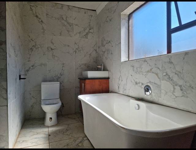 4 BEDROOM HOUSE FOR SALE IN SEBOKENG ZONE 10